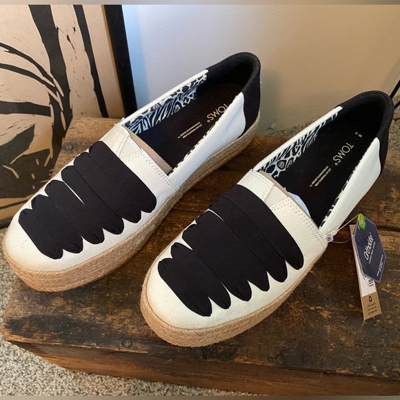 NWT Ladies Toms size 9, espadrilles style - Picture 4 of 6